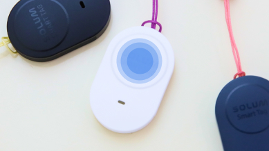 Press the button to activate the smart tag.