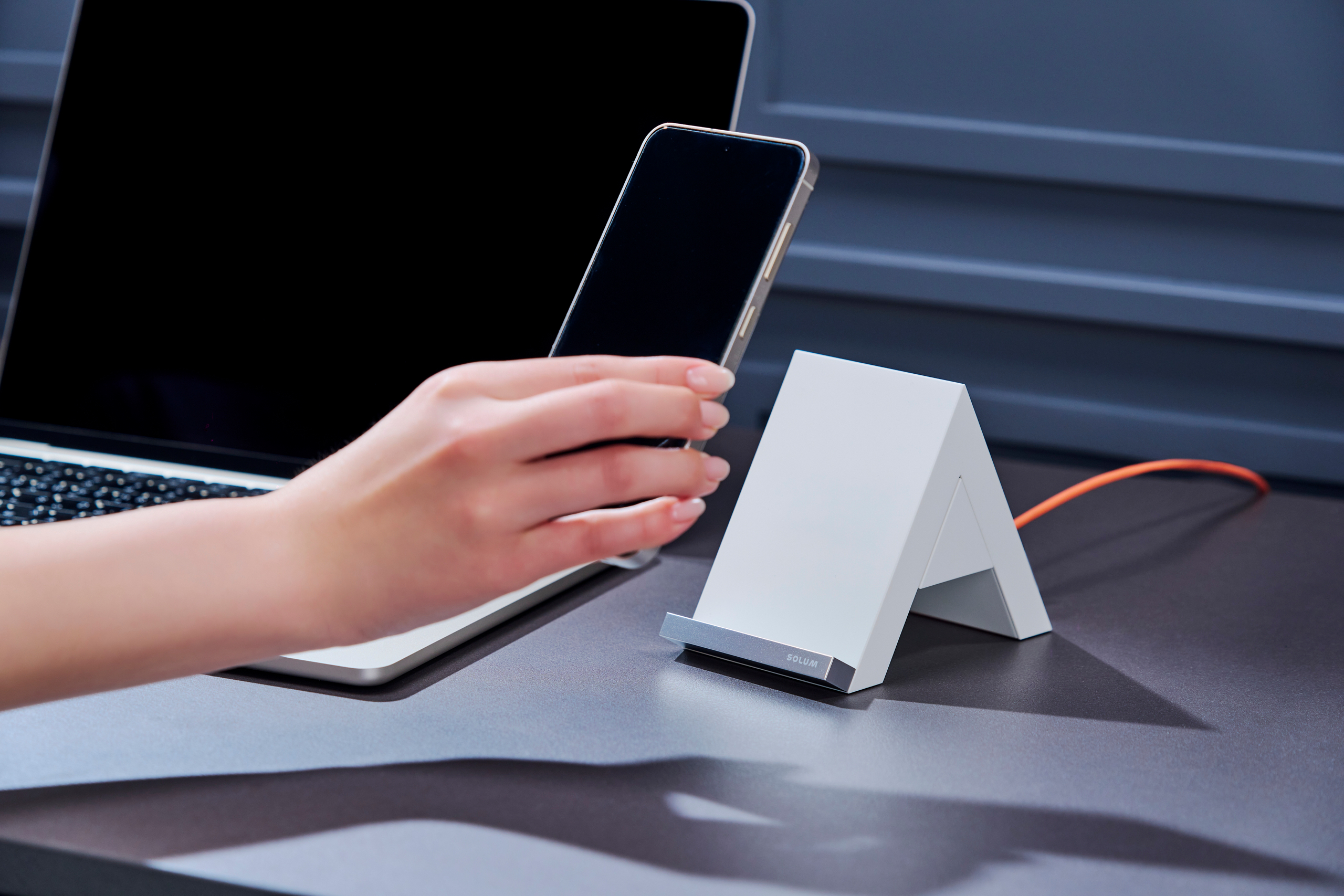 Delivers up to 10W wireless charging with fast USB-C input.