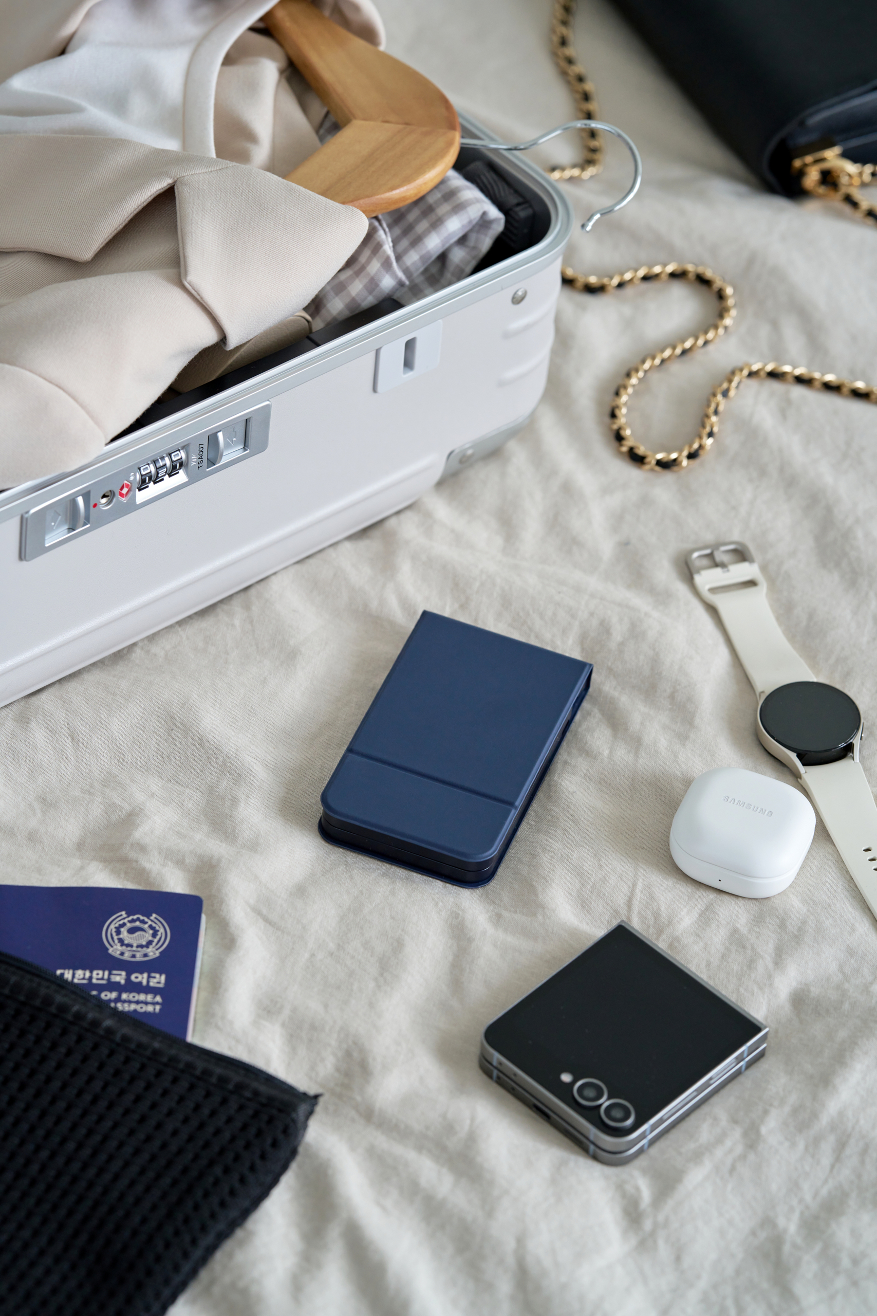 Foldable charger that flattens for travel and unfolds for desktop use