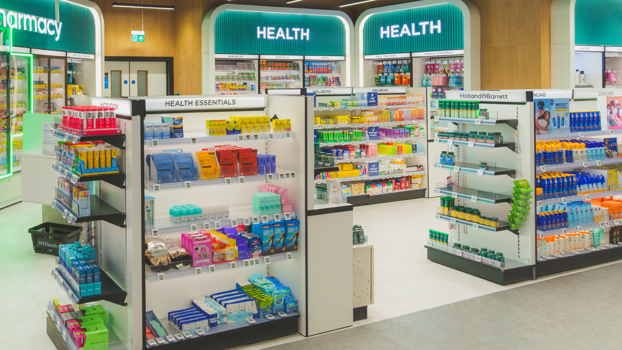 WHSmith and SOLUM partner to enhance the travel shopping experience with Electronic Shelf Label solutions 