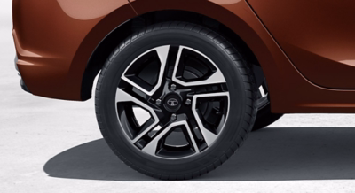 R15 Dual Tone Alloy Wheels