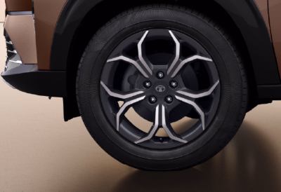 R18 Diamond Cut Alloy Wheels