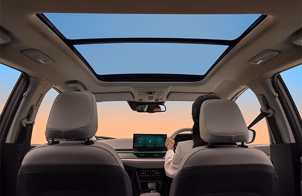 Voice assisted Panoramic Sunroof with Mood lighting