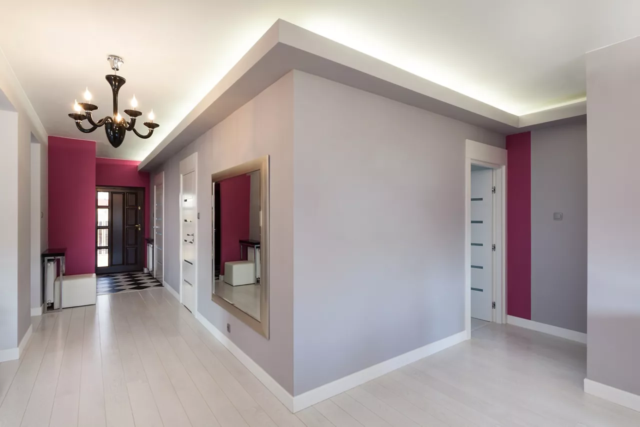 Vibrant cottage - grey corridor in modern house