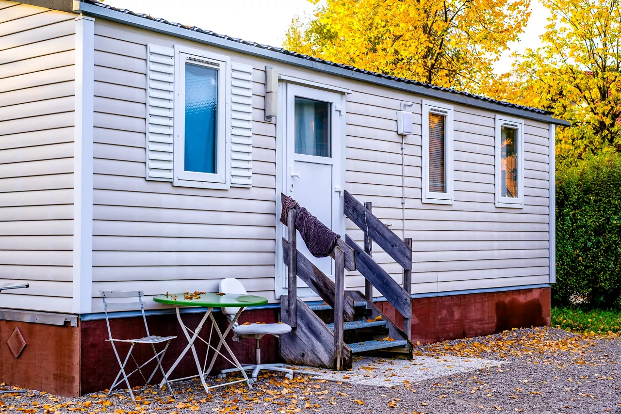 typical modern mobile home container - photo