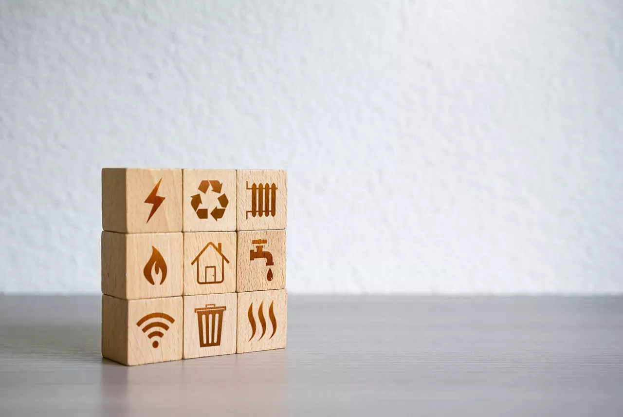 Home and utilities. Electricity, heating, water and gas. Smart home. Energy efficiency. Paying bills. Housing standards. Prices and costs. Maintenance of the house.
