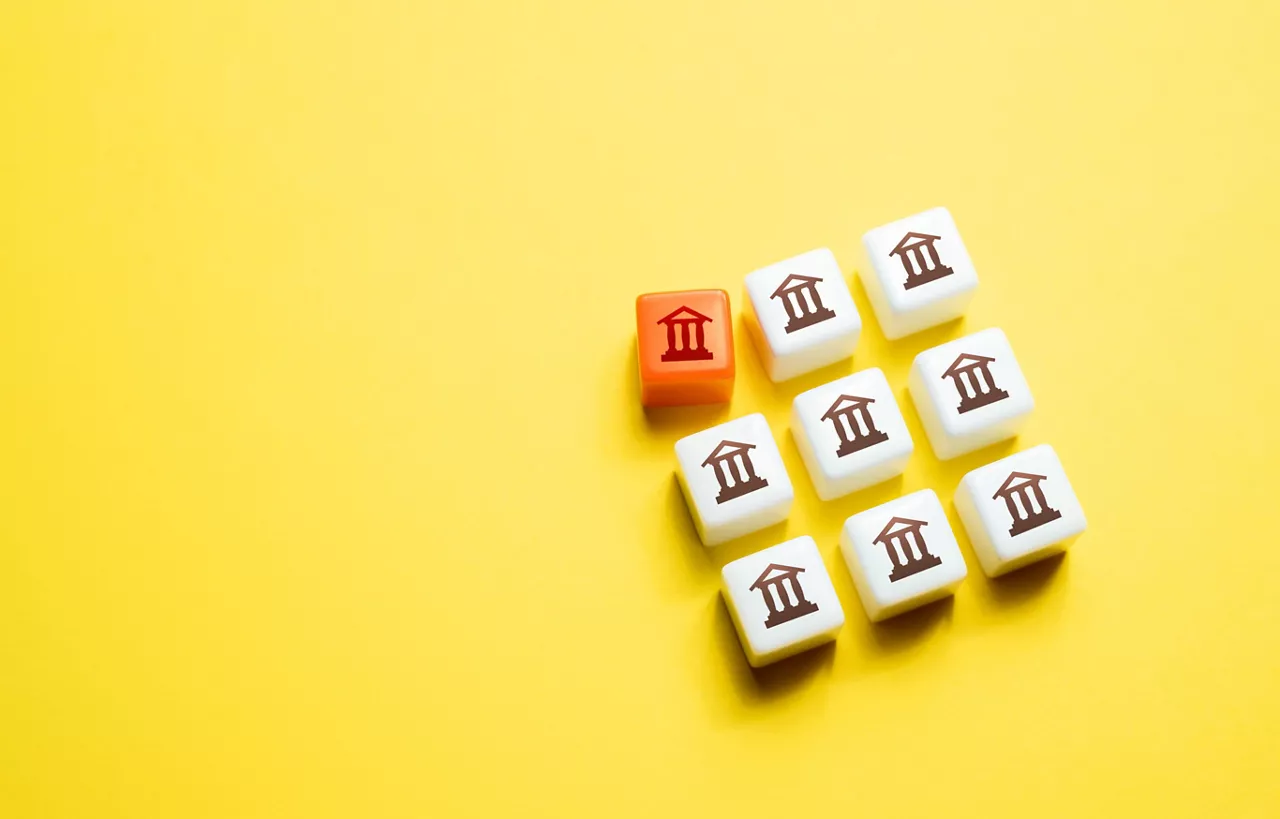 The bank bankruptcy is a threat to the state financial system. Chain reaction that will lead to a global crisis. Default, sanctions. Severity of situation and need for action to prevent further damage