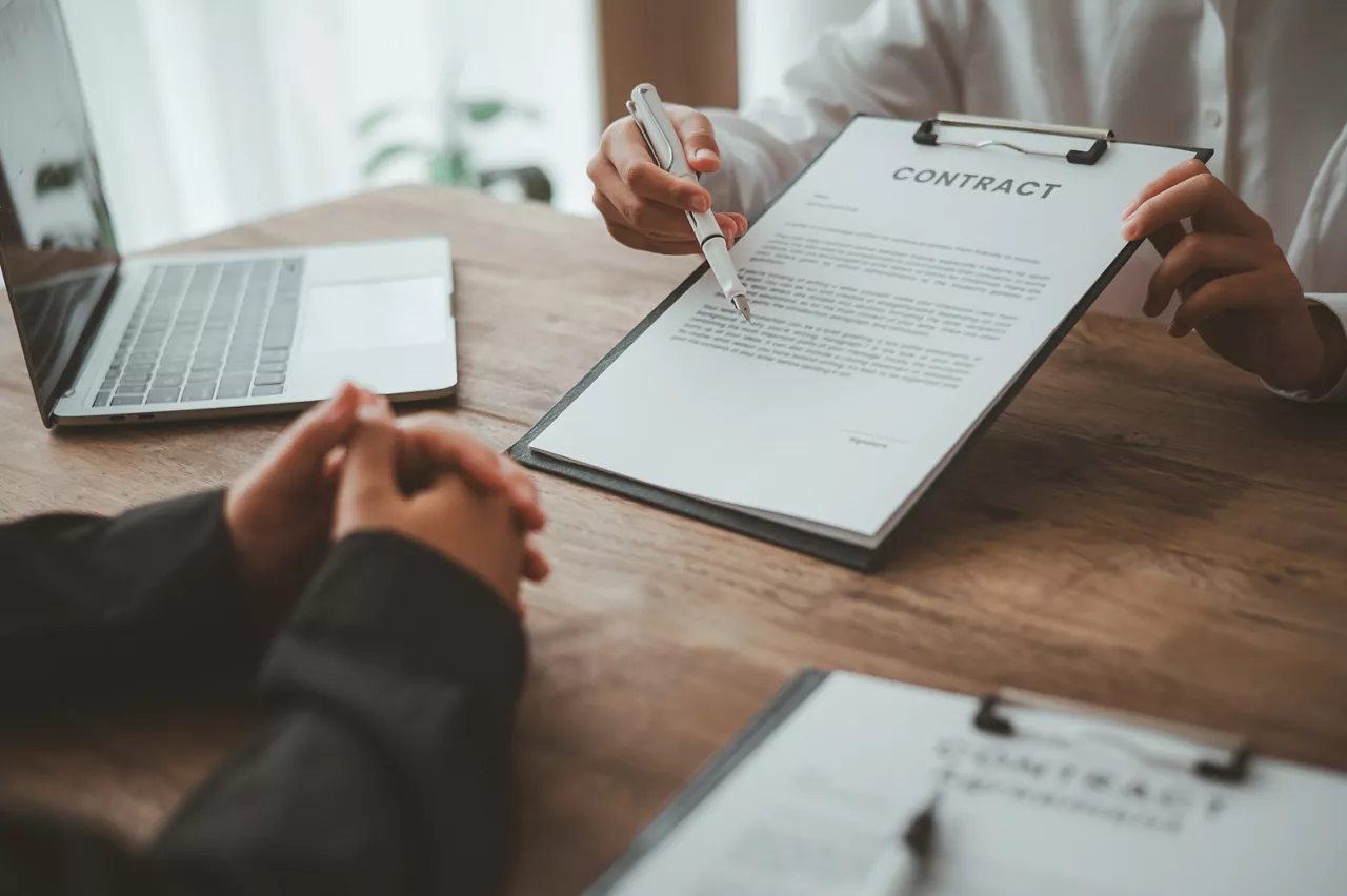 businessman is negotiating, advising, and explaining the matter of the contract to be agreed to sign the contract.