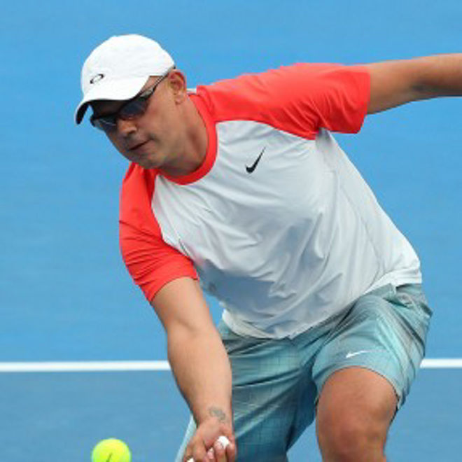 Andrew Florent plays a drop shot