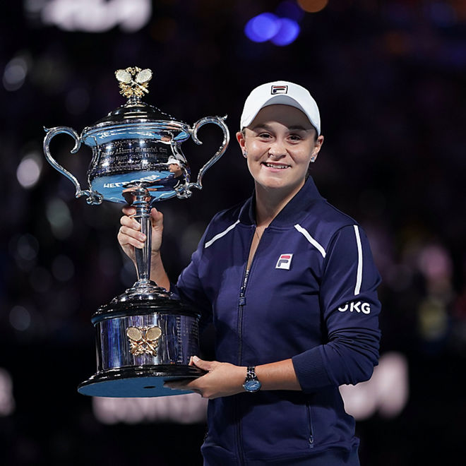 Ashleigh Barty holds the winning trophy