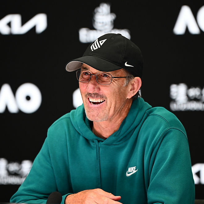 Darren Cahill at a press conference