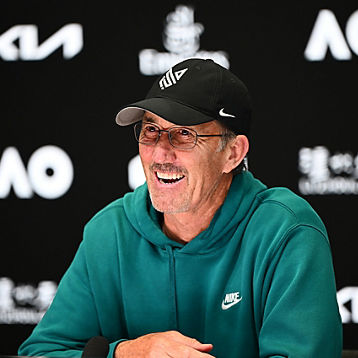 Darren Cahill at a press conference