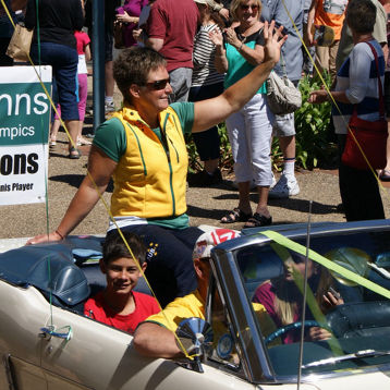 Janel Manns waves from the back of a car