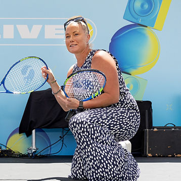 Jaslyn Hewitt poses with a young tennis fan