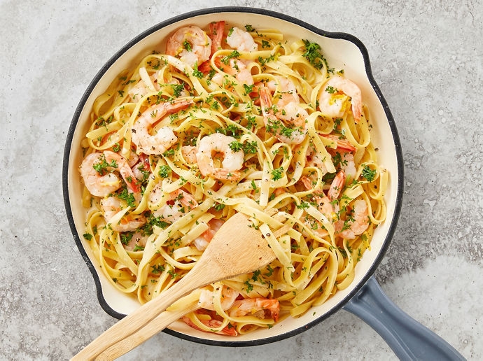 Fettuccine with Creamy Garlic Prawns