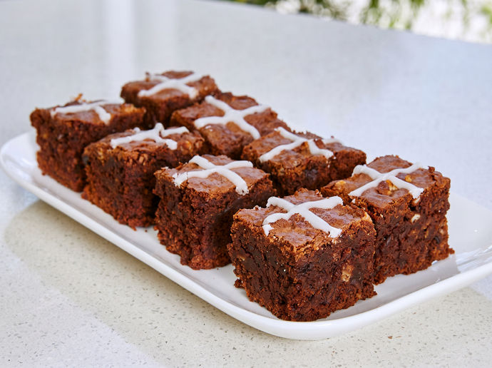 Hot Cross Bun Brownie
